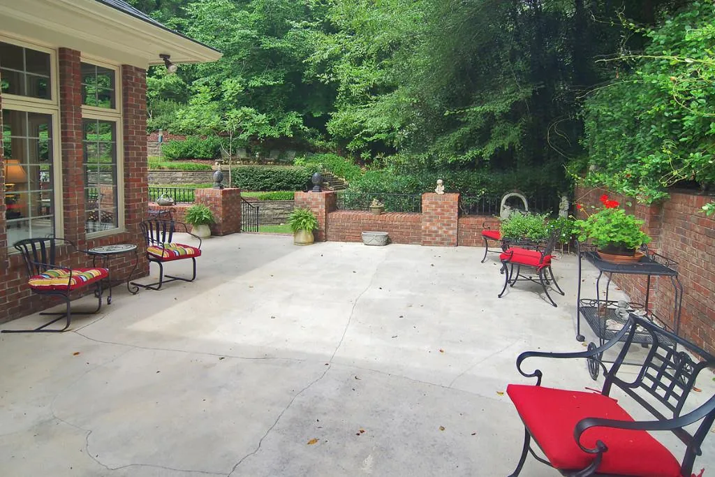 175 Landsdowne Drive, Sandy Springs, Georgia 30328, 5 Bedrooms Bedrooms, ,5 BathroomsBathrooms,Residential,Sold,175 Landsdowne Drive,5590040