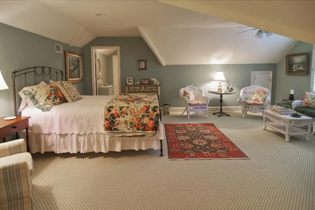 175 Landsdowne Drive, Sandy Springs, Georgia 30328, 5 Bedrooms Bedrooms, ,5 BathroomsBathrooms,Residential,Sold,175 Landsdowne Drive,5590040