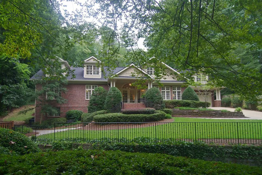 175 Landsdowne Drive, Sandy Springs, Georgia 30328, 5 Bedrooms Bedrooms, ,5 BathroomsBathrooms,Residential,Sold,175 Landsdowne Drive,5590040