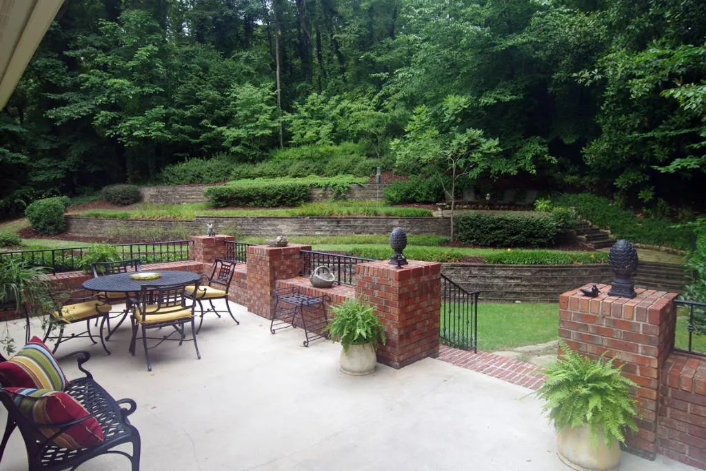 175 Landsdowne Drive, Sandy Springs, Georgia 30328, 5 Bedrooms Bedrooms, ,5 BathroomsBathrooms,Residential,Sold,175 Landsdowne Drive,5590040