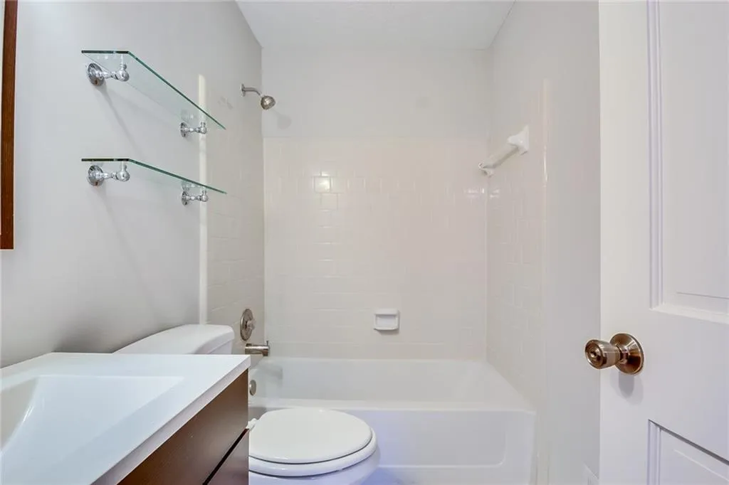 411 Wedgewood Way, Sandy Springs, Georgia 30350, 3 Bedrooms Bedrooms, ,3 BathroomsBathrooms,Residential,Sold,411 Wedgewood Way,6092207