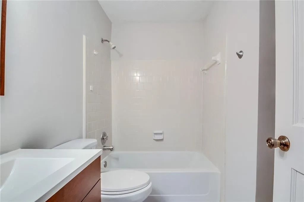 411 Wedgewood Way, Sandy Springs, Georgia 30350, 3 Bedrooms Bedrooms, ,3 BathroomsBathrooms,Residential,Sold,411 Wedgewood Way,6092207
