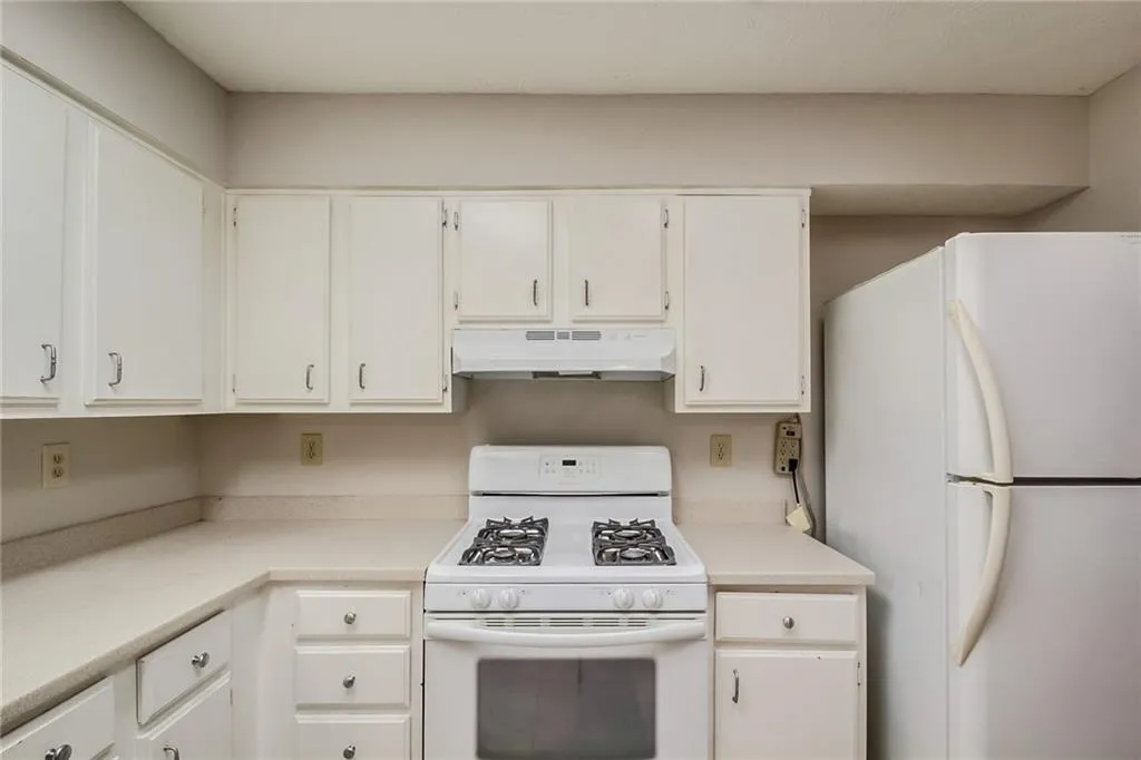 411 Wedgewood Way, Sandy Springs, Georgia 30350, 3 Bedrooms Bedrooms, ,3 BathroomsBathrooms,Residential,Sold,411 Wedgewood Way,6092207