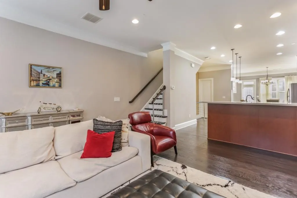 429 Alderwood Street, Atlanta, Georgia 30328, 3 Bedrooms Bedrooms, ,3 BathroomsBathrooms,Residential,Sold,429 Alderwood Street,6502541