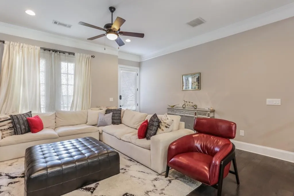 429 Alderwood Street, Atlanta, Georgia 30328, 3 Bedrooms Bedrooms, ,3 BathroomsBathrooms,Residential,Sold,429 Alderwood Street,6502541