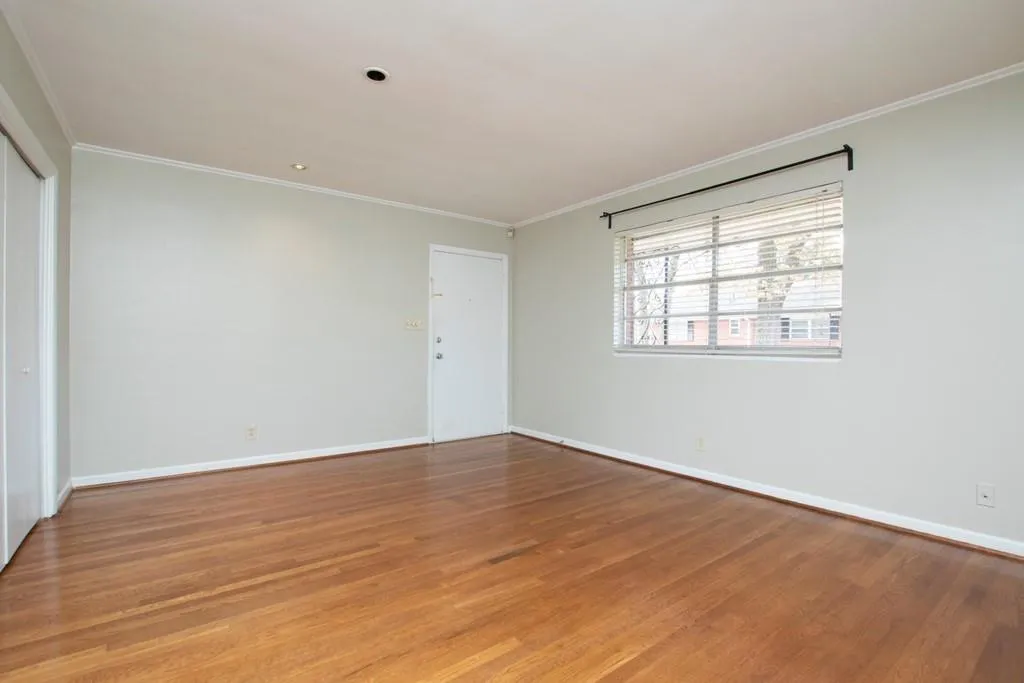 3660 Peachtree Road Ne Unit E4, Atlanta, Georgia 30319, 2 Bedrooms Bedrooms, 0 ,2 BathroomsBathrooms,Residential,For Sale,3660 Peachtree Road Ne Unit E4,7808561