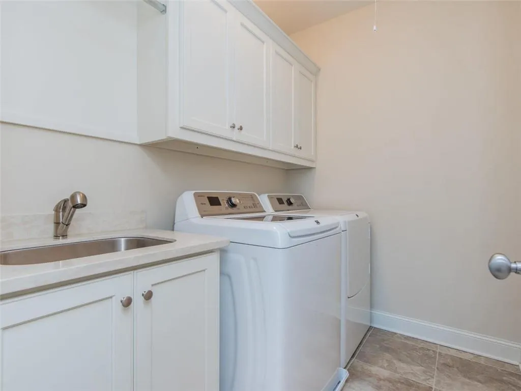 6275 Ferry Drive, Sandy Springs, Georgia 30328, 5 Bedrooms Bedrooms, ,4 BathroomsBathrooms,Residential,Sold,6275 Ferry Drive,6519707