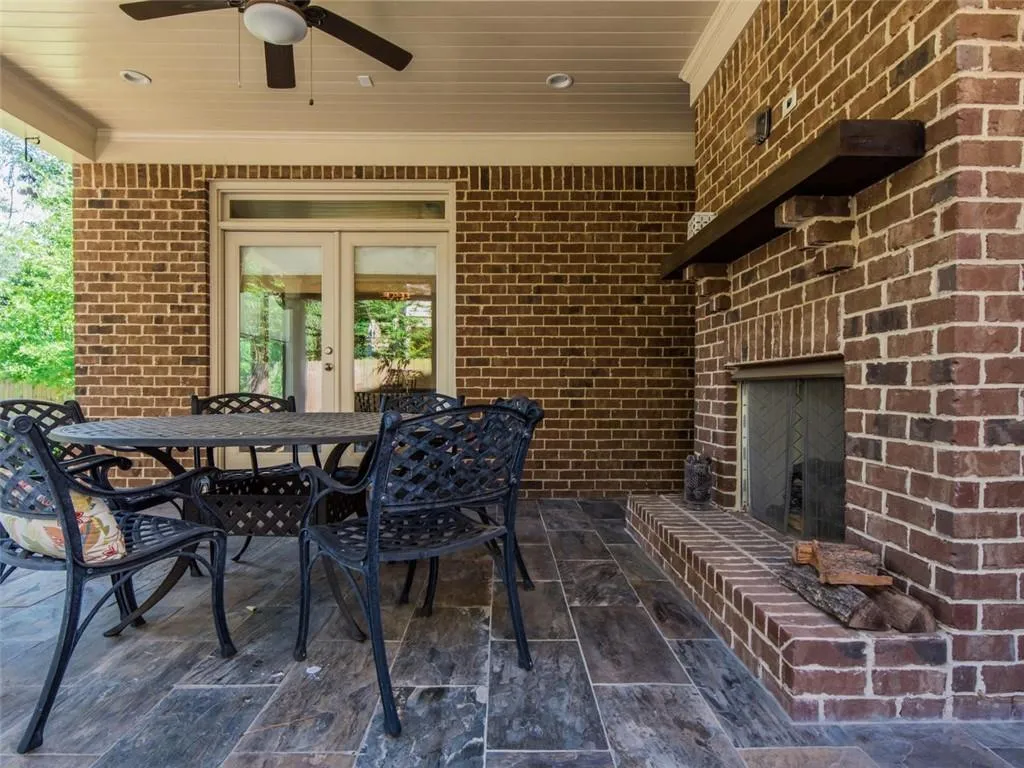 6275 Ferry Drive, Sandy Springs, Georgia 30328, 5 Bedrooms Bedrooms, ,4 BathroomsBathrooms,Residential,Sold,6275 Ferry Drive,6519707