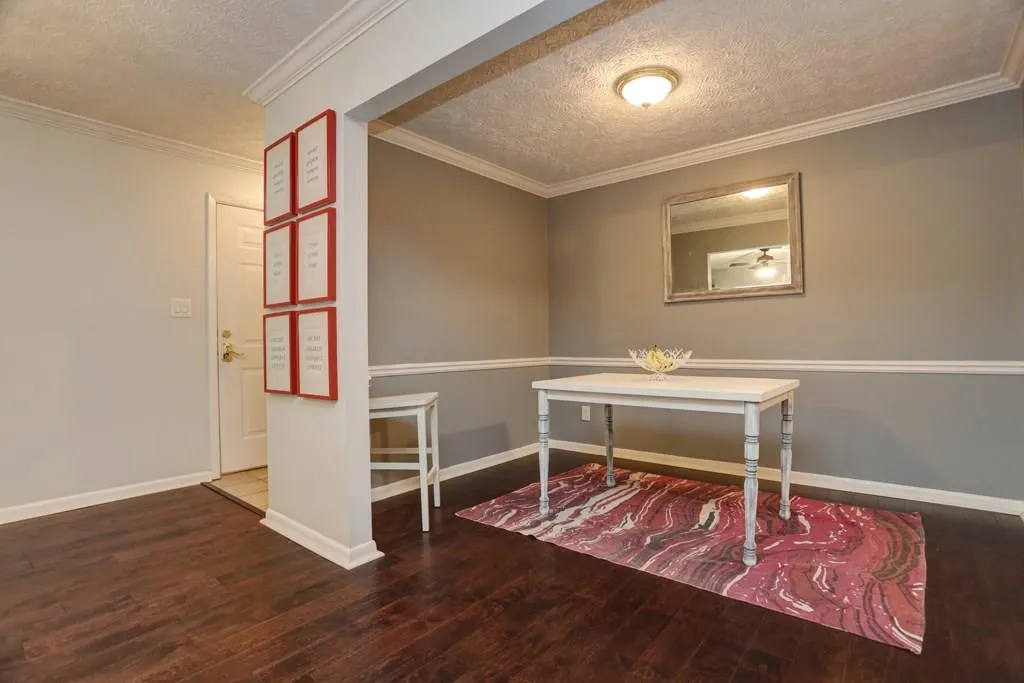 5149 Roswell Road Unit 8, Atlanta, Georgia 30342, 2 Bedrooms Bedrooms, ,1 BathroomBathrooms,Residential,Sold,5149 Roswell Road Unit 8,5731401