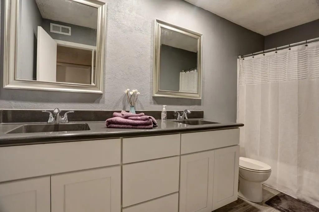 5149 Roswell Road Unit 8, Atlanta, Georgia 30342, 2 Bedrooms Bedrooms, ,1 BathroomBathrooms,Residential,Sold,5149 Roswell Road Unit 8,5731401