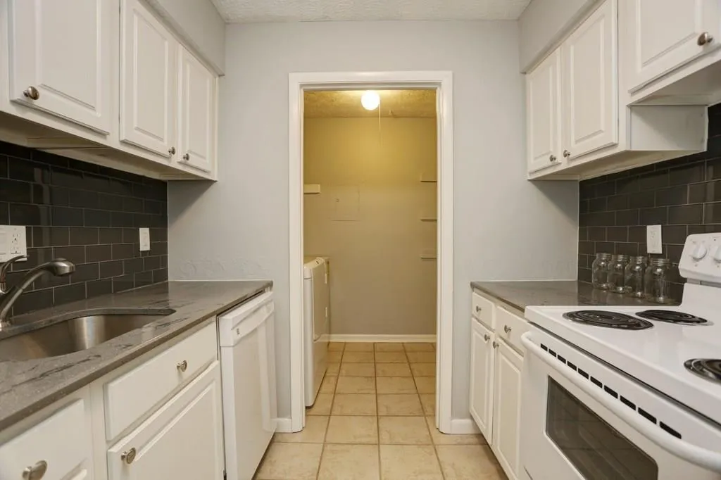 5149 Roswell Road Unit 8, Atlanta, Georgia 30342, 2 Bedrooms Bedrooms, ,1 BathroomBathrooms,Residential,Sold,5149 Roswell Road Unit 8,5731401