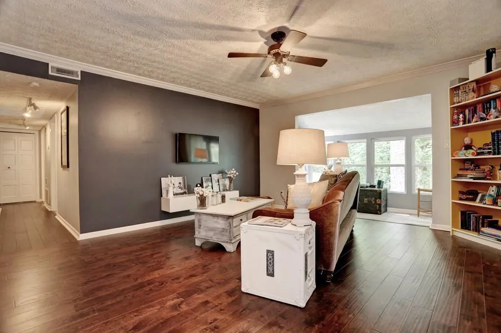 5149 Roswell Road Unit 8, Atlanta, Georgia 30342, 2 Bedrooms Bedrooms, ,1 BathroomBathrooms,Residential,Sold,5149 Roswell Road Unit 8,5731401