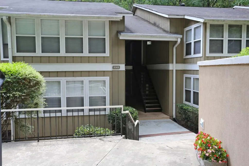 5149 Roswell Road Unit 8, Atlanta, Georgia 30342, 2 Bedrooms Bedrooms, ,1 BathroomBathrooms,Residential,Sold,5149 Roswell Road Unit 8,5731401