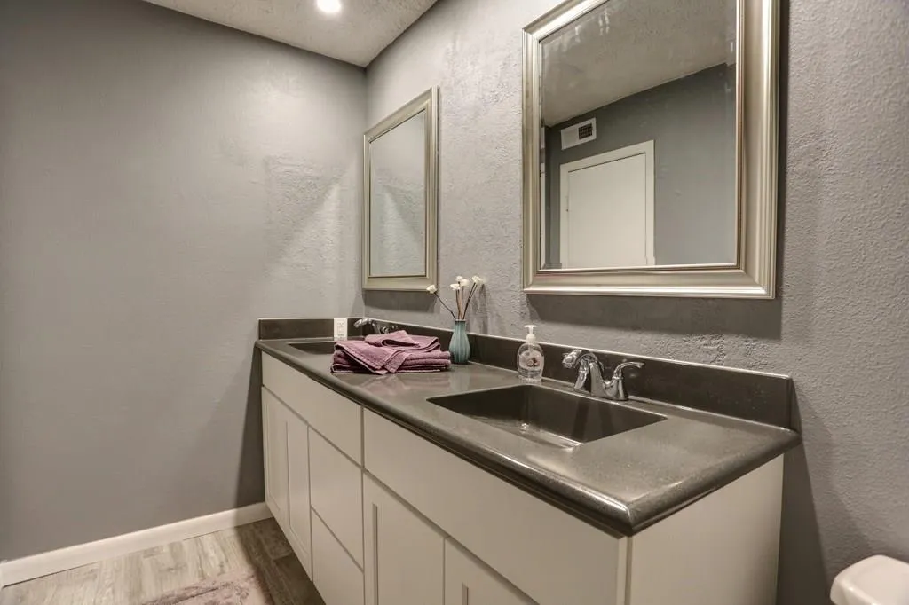 5149 Roswell Road Unit 8, Atlanta, Georgia 30342, 2 Bedrooms Bedrooms, ,1 BathroomBathrooms,Residential,Sold,5149 Roswell Road Unit 8,5731401