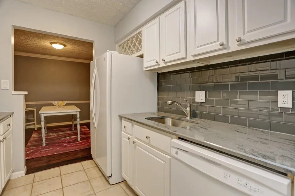5149 Roswell Road Unit 8, Atlanta, Georgia 30342, 2 Bedrooms Bedrooms, ,1 BathroomBathrooms,Residential,Sold,5149 Roswell Road Unit 8,5731401