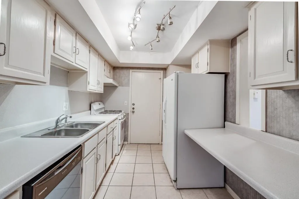 6851 Roswell Road Ne Unit O-31, Sandy Springs, Georgia 30328, 2 Bedrooms Bedrooms, ,2 BathroomsBathrooms,Residential,Sold,6851 Roswell Road Ne Unit O-31,6669273
