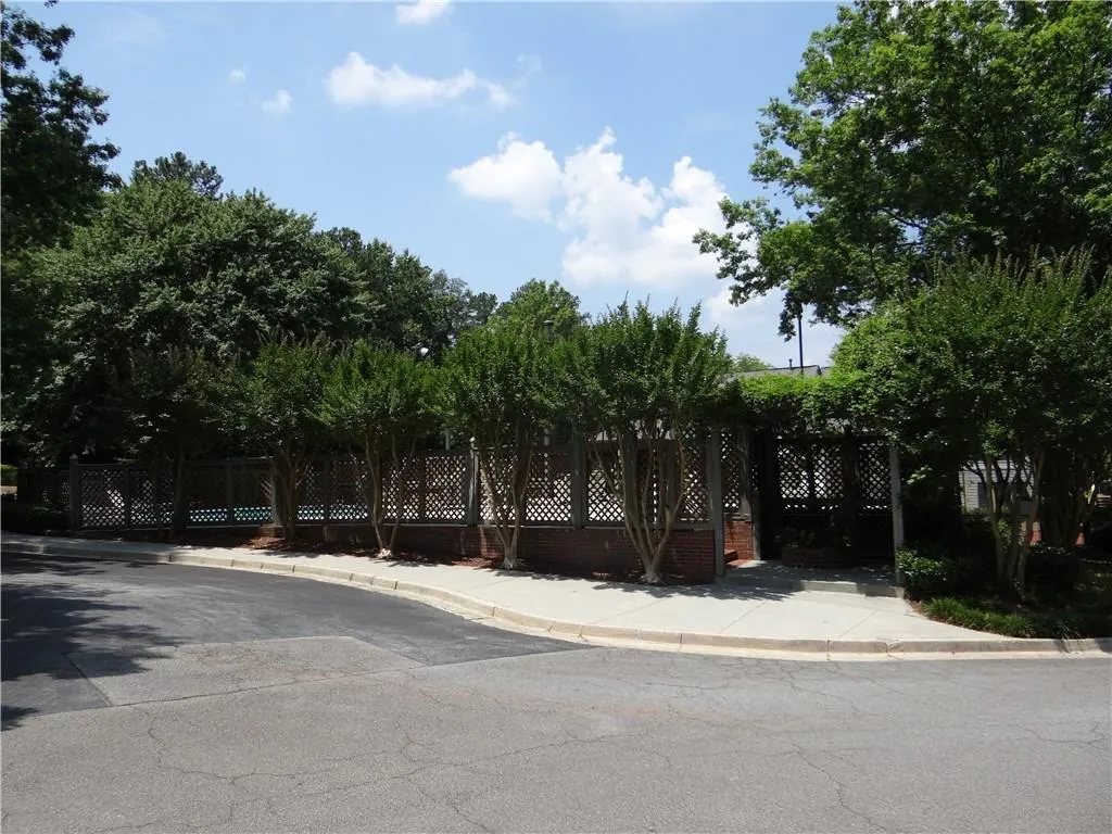 307 Hollyfax Circle, Atlanta, Georgia 30328, 2 Bedrooms Bedrooms, ,2 BathroomsBathrooms,Residential,Sold,307 Hollyfax Circle,5700126