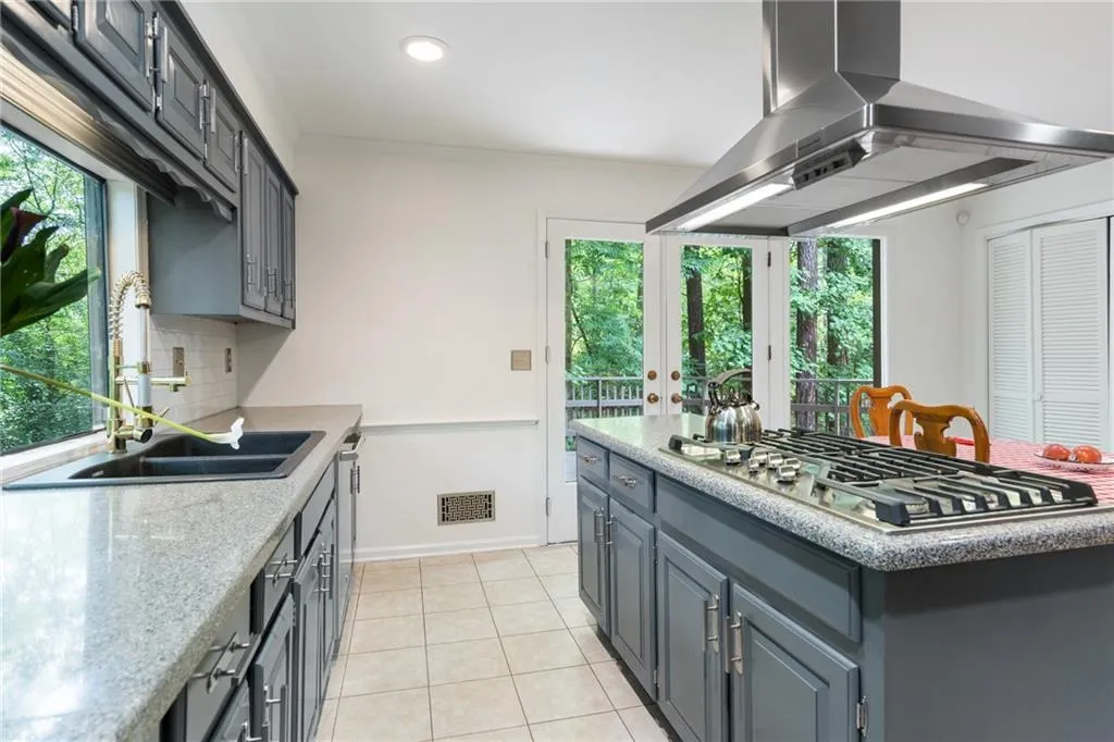 345 Breakwater Ridge, Atlanta, Georgia 30328, 5 Bedrooms Bedrooms, ,3 BathroomsBathrooms,Residential,Sold,345 Breakwater Ridge,7085500