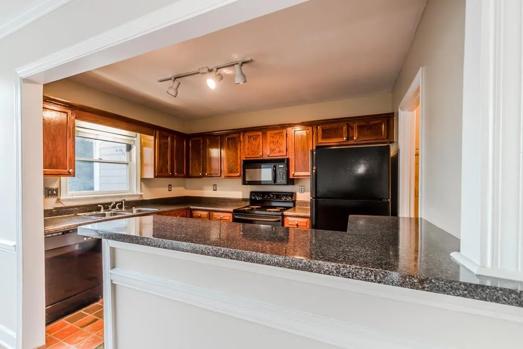 7500 Roswell Road Ne Unit 71, Sandy Springs, Georgia 30350, 2 Bedrooms Bedrooms, ,2 BathroomsBathrooms,Residential,Sold,7500 Roswell Road Ne Unit 71,5979954