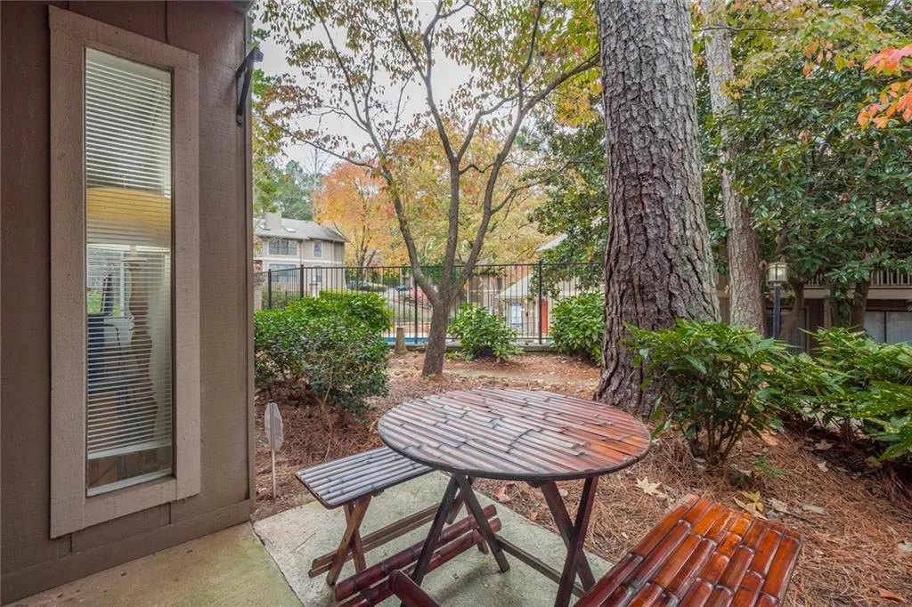 8740 Roswell Road Unit 10a, Sandy Springs, Georgia 30350, 3 Bedrooms Bedrooms, ,2 BathroomsBathrooms,Residential,Sold,8740 Roswell Road Unit 10a,6806771