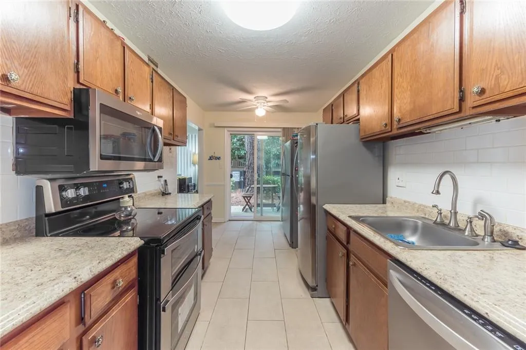 8740 Roswell Road Unit 10a, Sandy Springs, Georgia 30350, 3 Bedrooms Bedrooms, ,2 BathroomsBathrooms,Residential,Sold,8740 Roswell Road Unit 10a,6806771