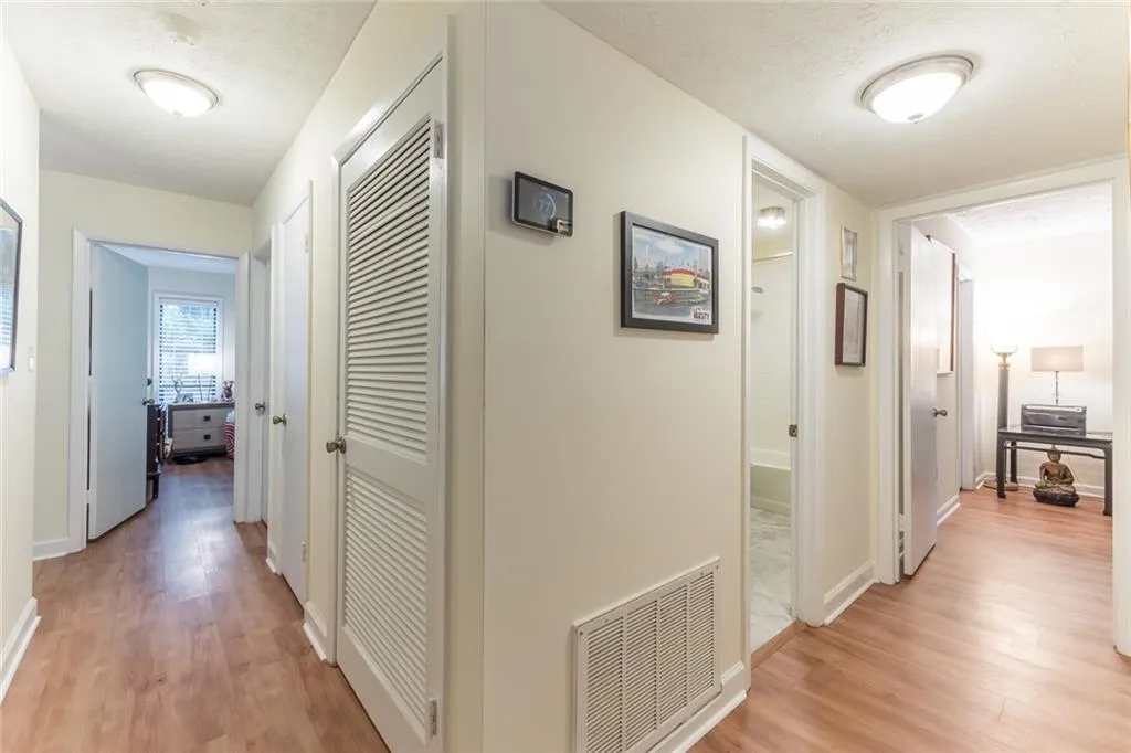 8740 Roswell Road Unit 10a, Sandy Springs, Georgia 30350, 3 Bedrooms Bedrooms, ,2 BathroomsBathrooms,Residential,Sold,8740 Roswell Road Unit 10a,6806771