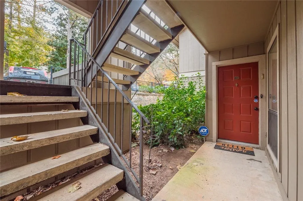 8740 Roswell Road Unit 10a, Sandy Springs, Georgia 30350, 3 Bedrooms Bedrooms, ,2 BathroomsBathrooms,Residential,Sold,8740 Roswell Road Unit 10a,6806771