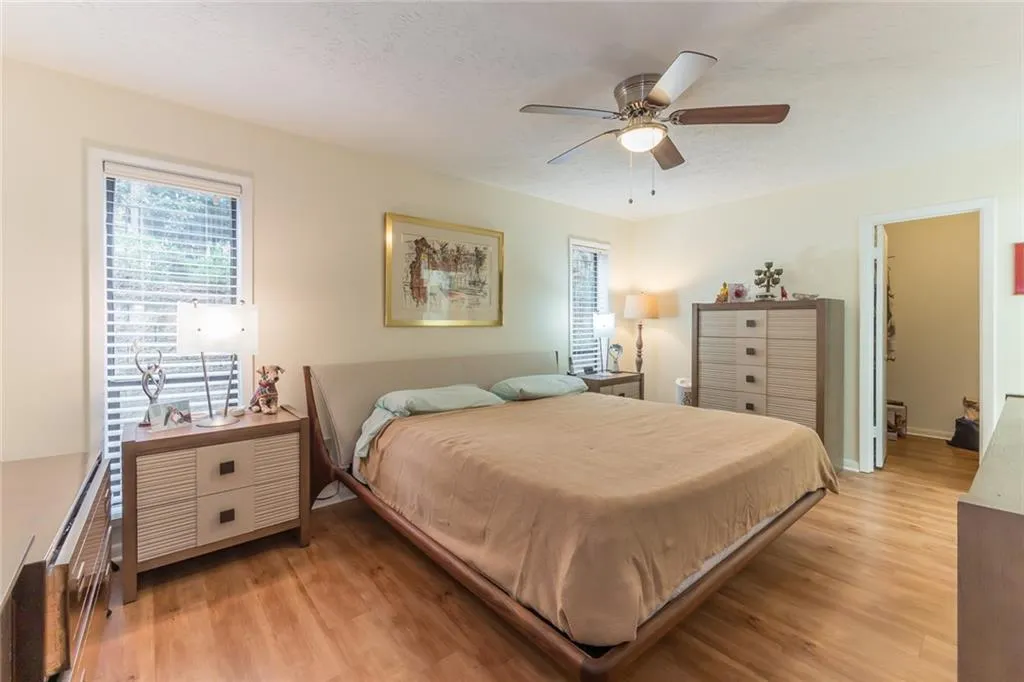8740 Roswell Road Unit 10a, Sandy Springs, Georgia 30350, 3 Bedrooms Bedrooms, ,2 BathroomsBathrooms,Residential,Sold,8740 Roswell Road Unit 10a,6806771