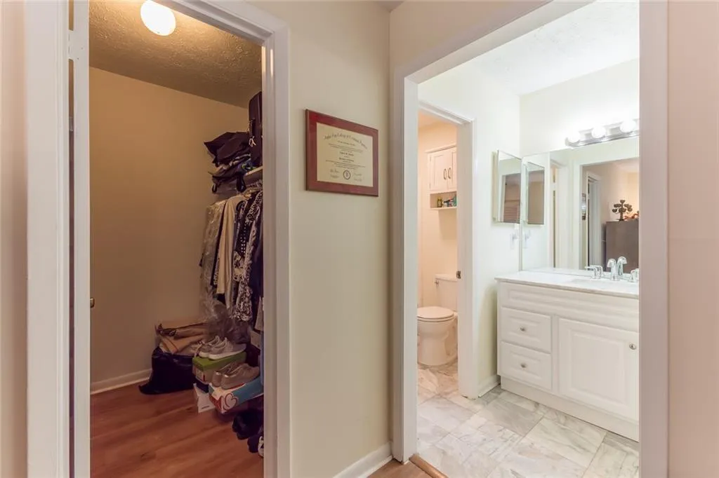 8740 Roswell Road Unit 10a, Sandy Springs, Georgia 30350, 3 Bedrooms Bedrooms, ,2 BathroomsBathrooms,Residential,Sold,8740 Roswell Road Unit 10a,6806771