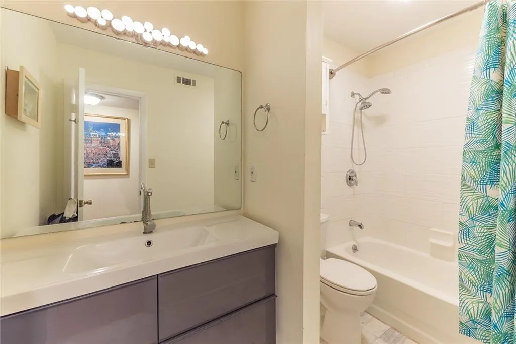 8740 Roswell Road Unit 10a, Sandy Springs, Georgia 30350, 3 Bedrooms Bedrooms, ,2 BathroomsBathrooms,Residential,Sold,8740 Roswell Road Unit 10a,6806771