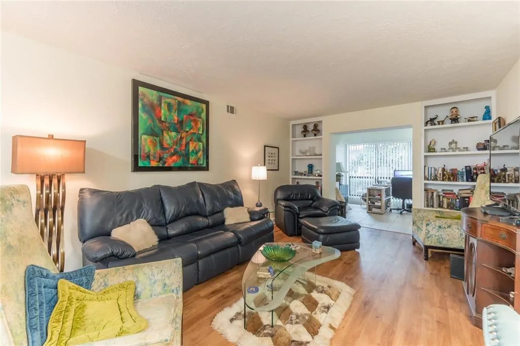 8740 Roswell Road Unit 10a, Sandy Springs, Georgia 30350, 3 Bedrooms Bedrooms, ,2 BathroomsBathrooms,Residential,Sold,8740 Roswell Road Unit 10a,6806771