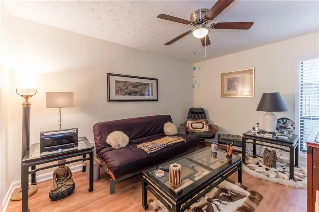 8740 Roswell Road Unit 10a, Sandy Springs, Georgia 30350, 3 Bedrooms Bedrooms, ,2 BathroomsBathrooms,Residential,Sold,8740 Roswell Road Unit 10a,6806771