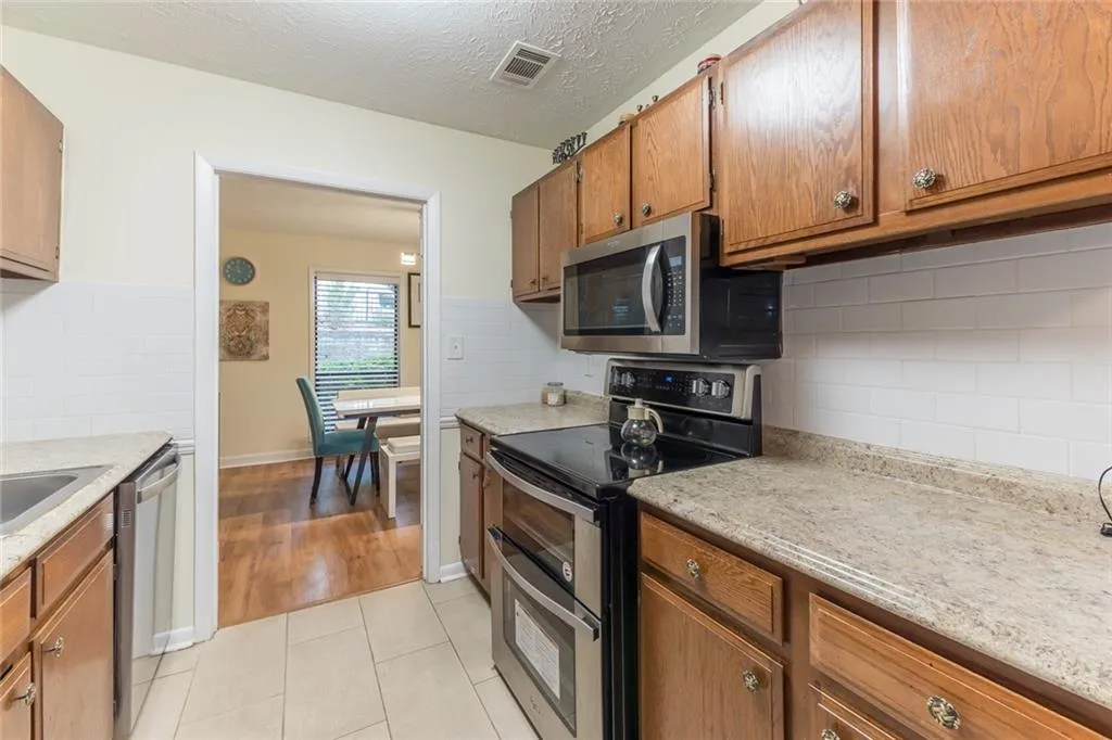 8740 Roswell Road Unit 10a, Sandy Springs, Georgia 30350, 3 Bedrooms Bedrooms, ,2 BathroomsBathrooms,Residential,Sold,8740 Roswell Road Unit 10a,6806771