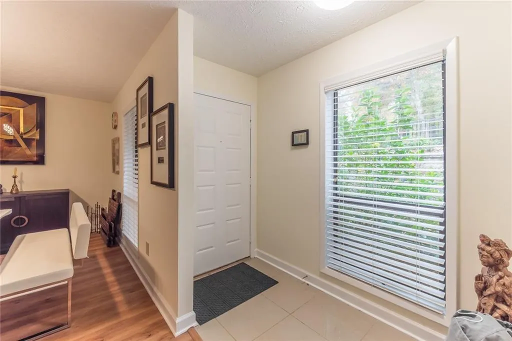 8740 Roswell Road Unit 10a, Sandy Springs, Georgia 30350, 3 Bedrooms Bedrooms, ,2 BathroomsBathrooms,Residential,Sold,8740 Roswell Road Unit 10a,6806771