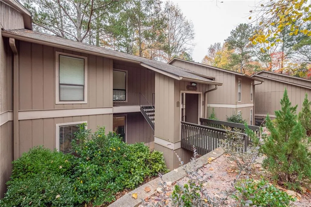8740 Roswell Road Unit 10a, Sandy Springs, Georgia 30350, 3 Bedrooms Bedrooms, ,2 BathroomsBathrooms,Residential,Sold,8740 Roswell Road Unit 10a,6806771