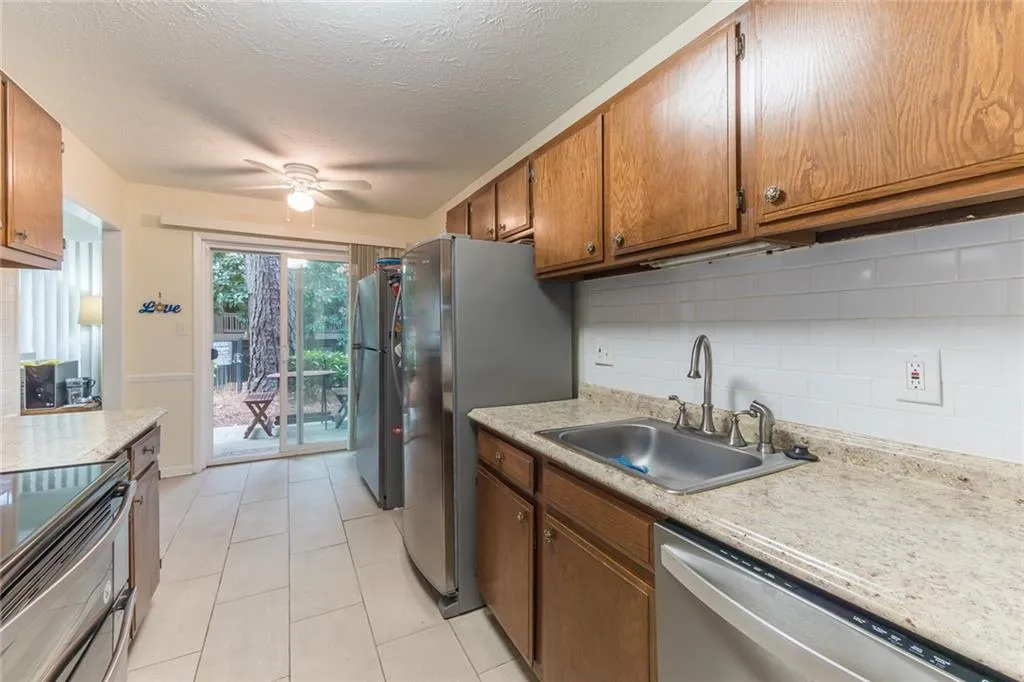 8740 Roswell Road Unit 10a, Sandy Springs, Georgia 30350, 3 Bedrooms Bedrooms, ,2 BathroomsBathrooms,Residential,Sold,8740 Roswell Road Unit 10a,6806771