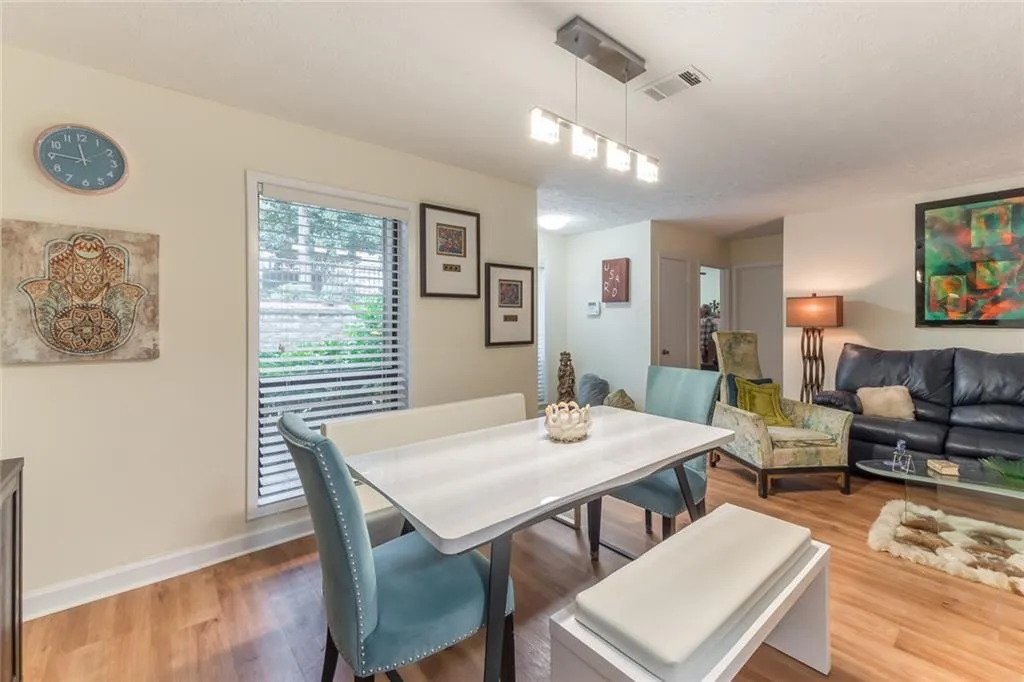 8740 Roswell Road Unit 10a, Sandy Springs, Georgia 30350, 3 Bedrooms Bedrooms, ,2 BathroomsBathrooms,Residential,Sold,8740 Roswell Road Unit 10a,6806771
