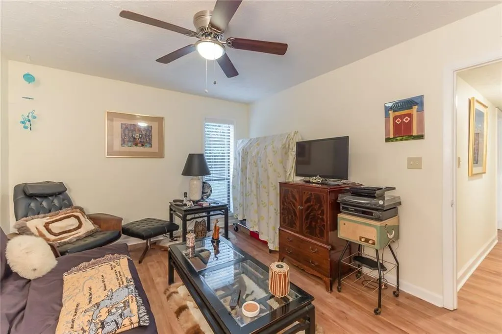 8740 Roswell Road Unit 10a, Sandy Springs, Georgia 30350, 3 Bedrooms Bedrooms, ,2 BathroomsBathrooms,Residential,Sold,8740 Roswell Road Unit 10a,6806771