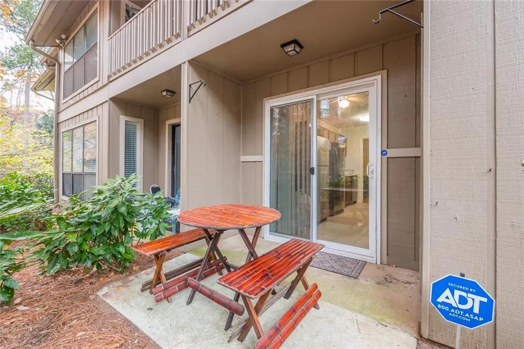 8740 Roswell Road Unit 10a, Sandy Springs, Georgia 30350, 3 Bedrooms Bedrooms, ,2 BathroomsBathrooms,Residential,Sold,8740 Roswell Road Unit 10a,6806771
