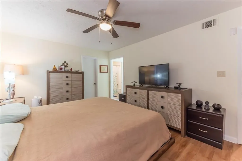 8740 Roswell Road Unit 10a, Sandy Springs, Georgia 30350, 3 Bedrooms Bedrooms, ,2 BathroomsBathrooms,Residential,Sold,8740 Roswell Road Unit 10a,6806771