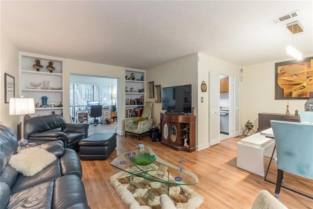 8740 Roswell Road Unit 10a, Sandy Springs, Georgia 30350, 3 Bedrooms Bedrooms, ,2 BathroomsBathrooms,Residential,Sold,8740 Roswell Road Unit 10a,6806771