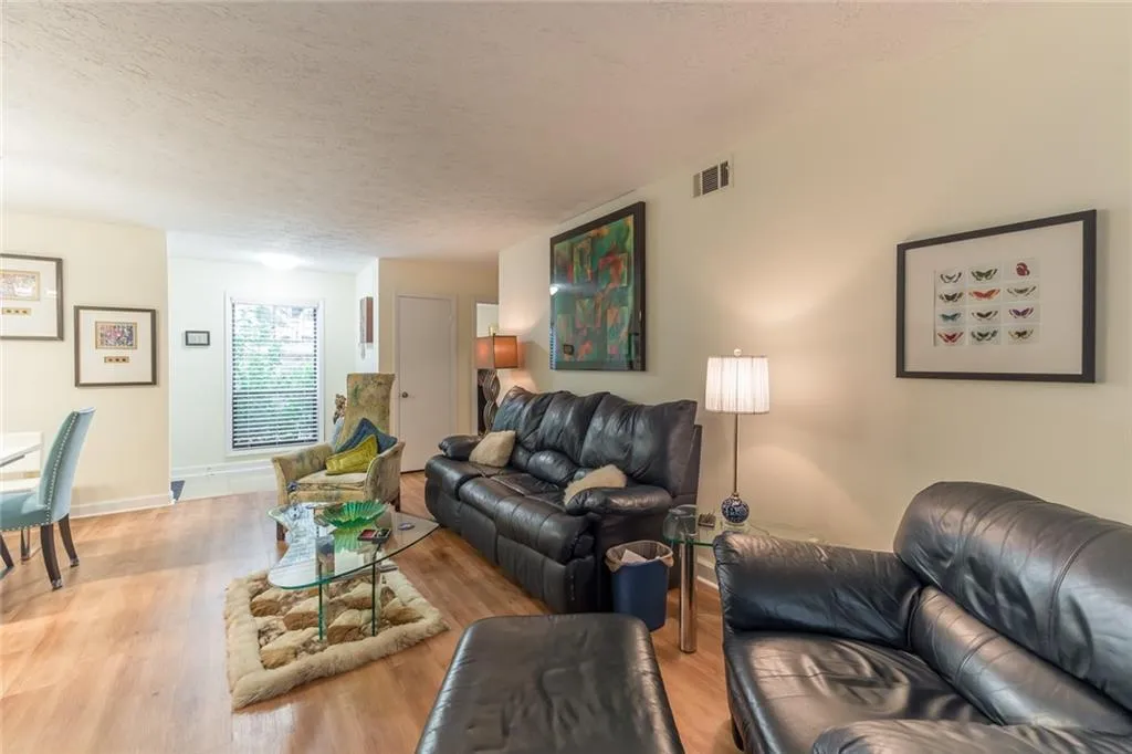 8740 Roswell Road Unit 10a, Sandy Springs, Georgia 30350, 3 Bedrooms Bedrooms, ,2 BathroomsBathrooms,Residential,Sold,8740 Roswell Road Unit 10a,6806771