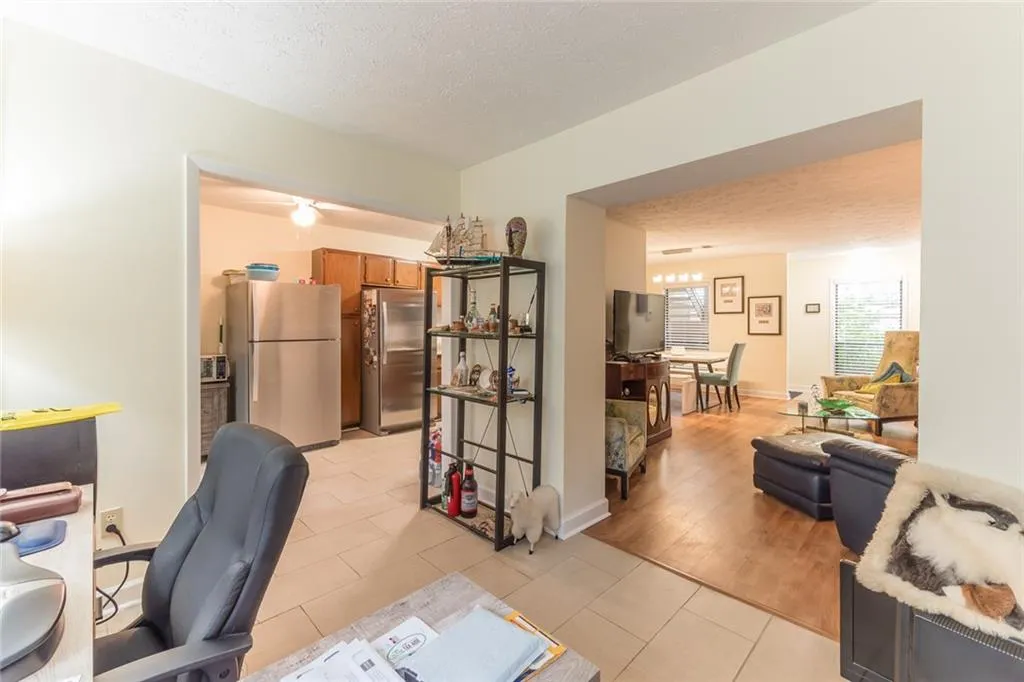 8740 Roswell Road Unit 10a, Sandy Springs, Georgia 30350, 3 Bedrooms Bedrooms, ,2 BathroomsBathrooms,Residential,Sold,8740 Roswell Road Unit 10a,6806771