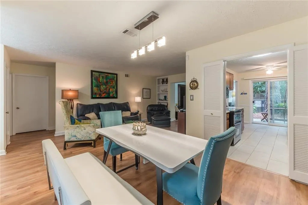 8740 Roswell Road Unit 10a, Sandy Springs, Georgia 30350, 3 Bedrooms Bedrooms, ,2 BathroomsBathrooms,Residential,Sold,8740 Roswell Road Unit 10a,6806771
