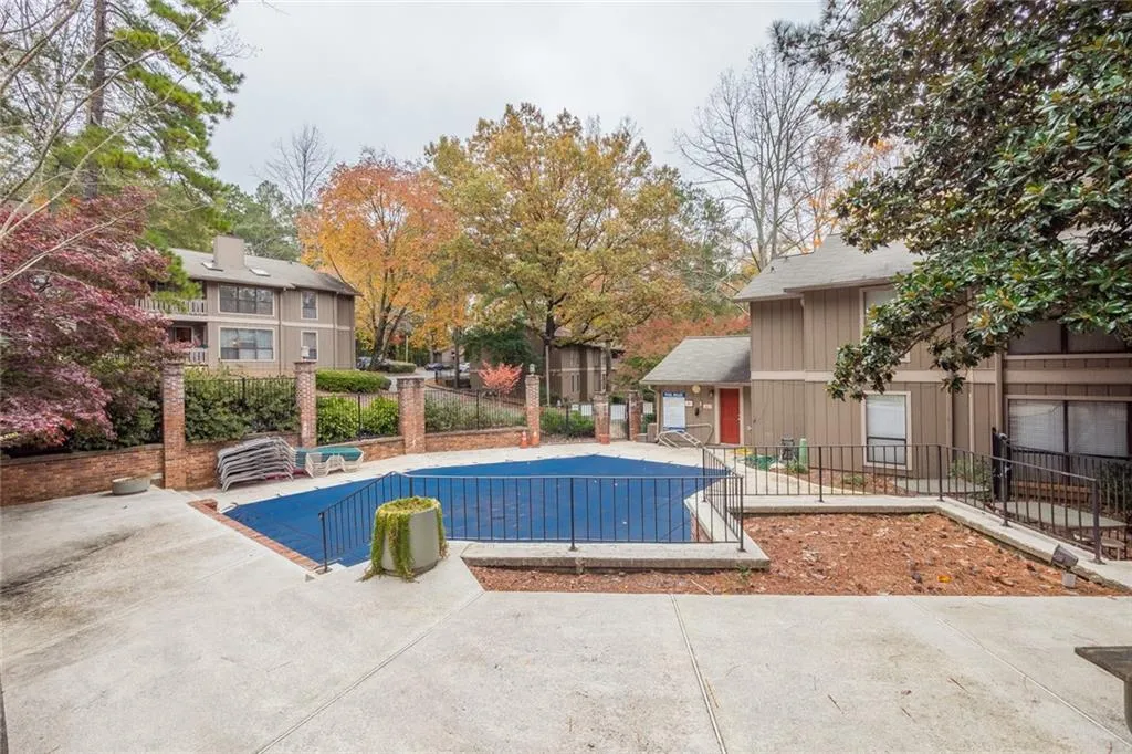 8740 Roswell Road Unit 10a, Sandy Springs, Georgia 30350, 3 Bedrooms Bedrooms, ,2 BathroomsBathrooms,Residential,Sold,8740 Roswell Road Unit 10a,6806771