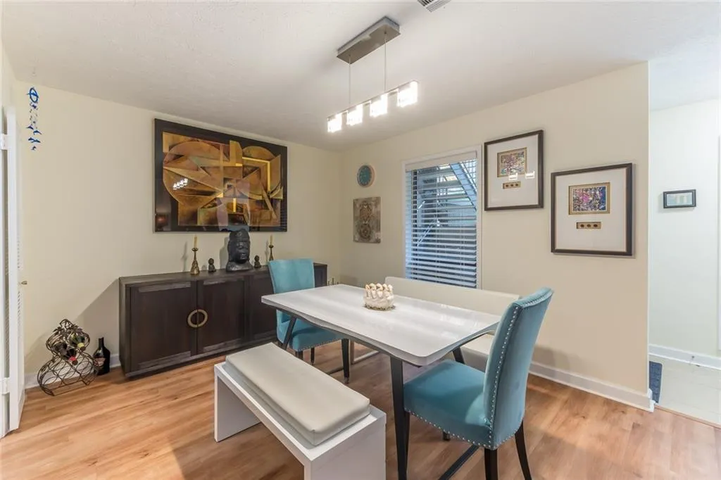 8740 Roswell Road Unit 10a, Sandy Springs, Georgia 30350, 3 Bedrooms Bedrooms, ,2 BathroomsBathrooms,Residential,Sold,8740 Roswell Road Unit 10a,6806771
