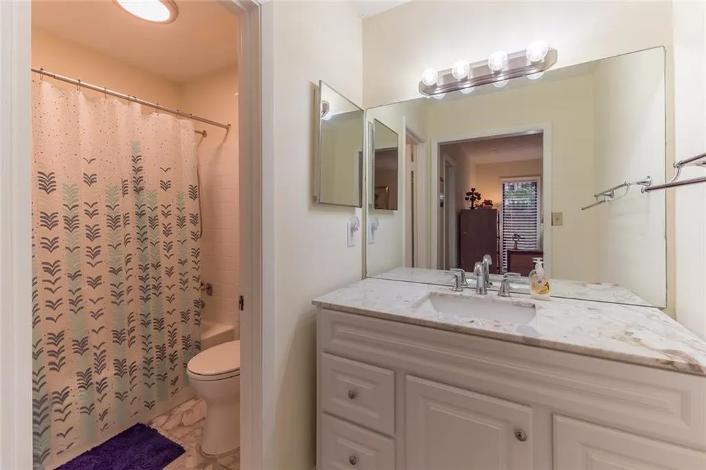 8740 Roswell Road Unit 10a, Sandy Springs, Georgia 30350, 3 Bedrooms Bedrooms, ,2 BathroomsBathrooms,Residential,Sold,8740 Roswell Road Unit 10a,6806771