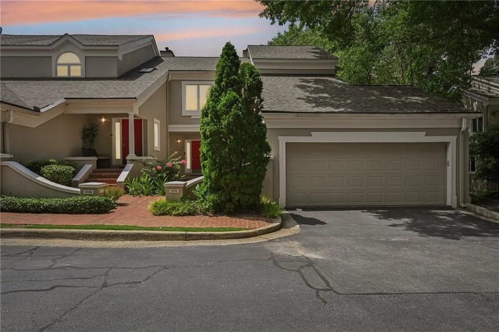 3192 Paces Mill Road Se Unit 1, Atlanta, Georgia 30339, 3 Bedrooms Bedrooms, ,3 BathroomsBathrooms,Residential,For Sale,3192 Paces Mill Road Se Unit 1,7608913