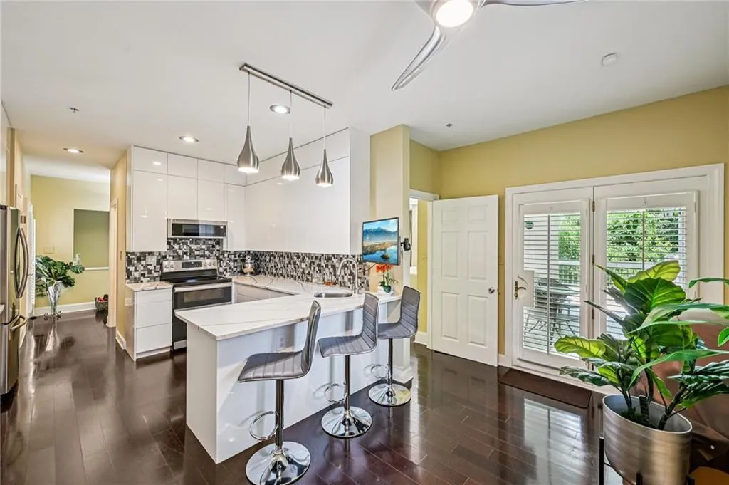 3192 Paces Mill Road Se Unit 1, Atlanta, Georgia 30339, 3 Bedrooms Bedrooms, ,3 BathroomsBathrooms,Residential,For Sale,3192 Paces Mill Road Se Unit 1,7608913