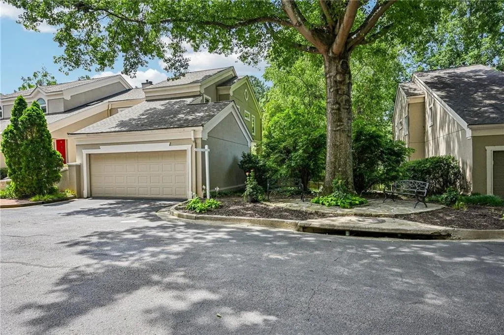 3192 Paces Mill Road Se Unit 1, Atlanta, Georgia 30339, 3 Bedrooms Bedrooms, ,3 BathroomsBathrooms,Residential,For Sale,3192 Paces Mill Road Se Unit 1,7608913